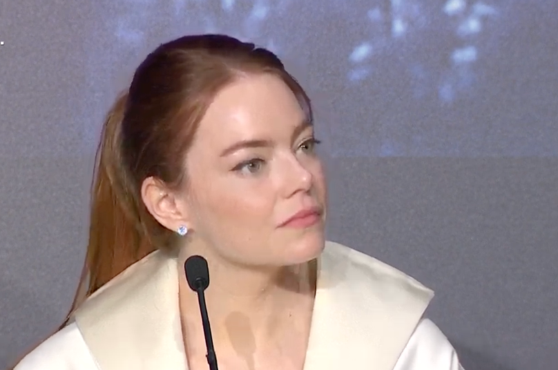 Emma Stone ฝึกฝนสตรีนิยมและกายภาพที่ 'Kinds Of Kindness' งานแถลงข่าวเมืองคานส์