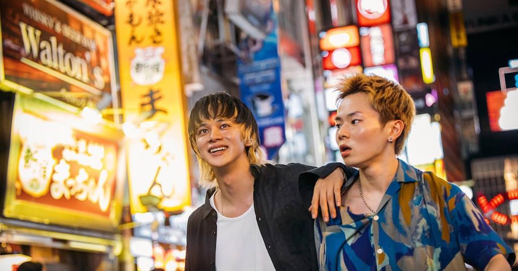 「バカのアイデンティティ」レビュー：日本のインターネット詐欺師のトリオが彼らの犯罪生活を逃れようとします|レビュー