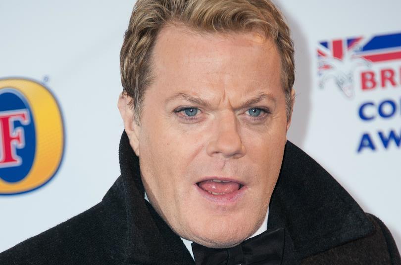 Eddie Izzard tham gia Focus Features, phim hài có tiêu đề làm việc 'Cover'