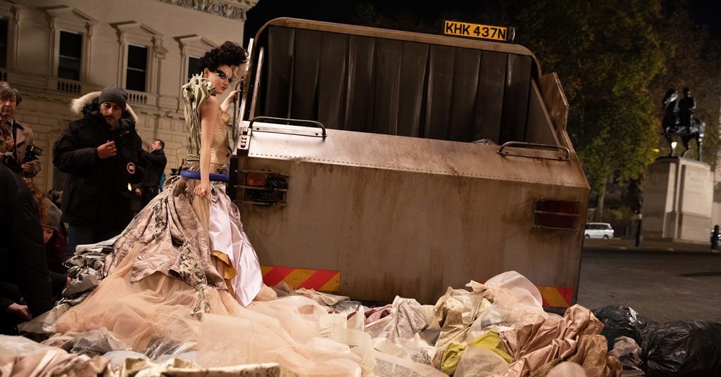 iconic garbage truck dress scene + one perfect pup #CRUELLA #HADTO 🤍🖤👻  #happyhalloween! #cruellagarbagedress #cruellagarbagetruckdress…