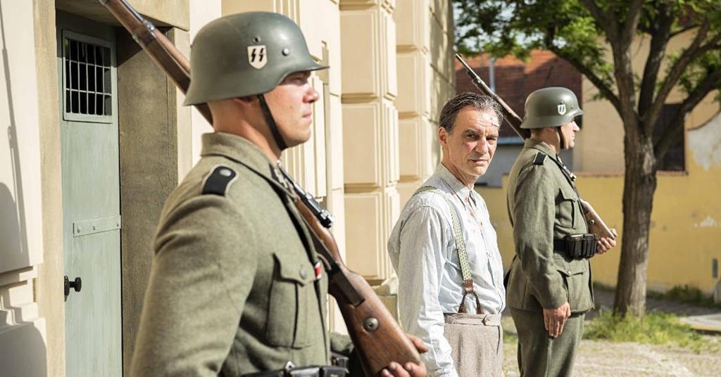 'Charlatan': บทวิจารณ์