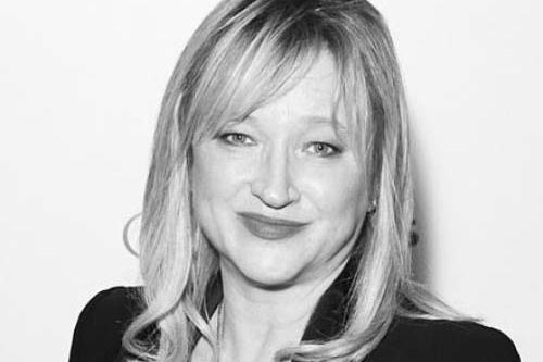 英國製片人梅蘭妮·迪克斯（Melanie Dicks）死於60歲