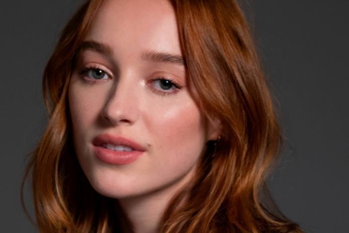 菲比·戴内弗 (Phoebe Dynevor) 签约主演美国惊悚片《威奇托·天秤座》(Wichita Libra)，史密斯先生将推出 EFM 销售