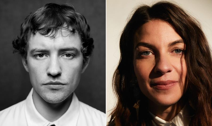 乔什·怀特豪斯 (Josh Whitehouse) 和娜塔莉亚·特纳 (Natalia Tena) 在 LevelK 的英国狼人惊悚片《最后的月亮》中嚎叫（独家）