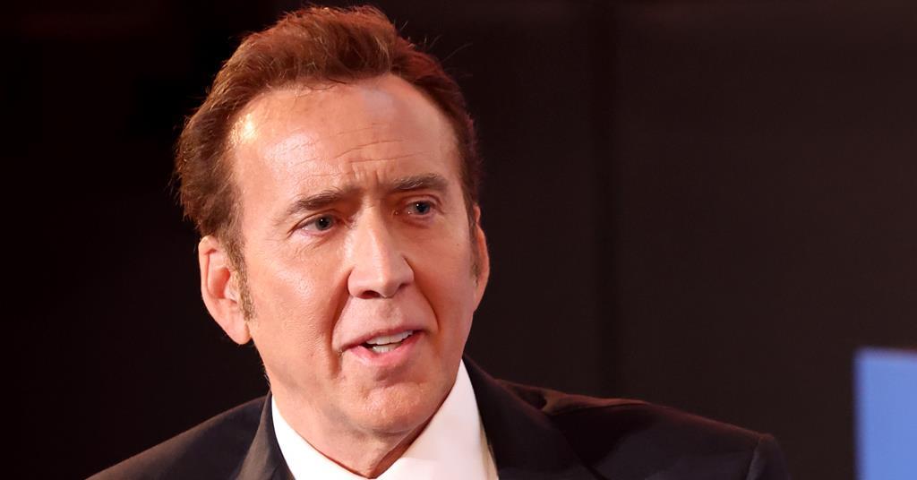 Nicolas Cage cân nhắc chuyển sang lĩnh vực truyền hình, nói rằng 'Kịch bản trong mơ' đã giúp anh nổi tiếng