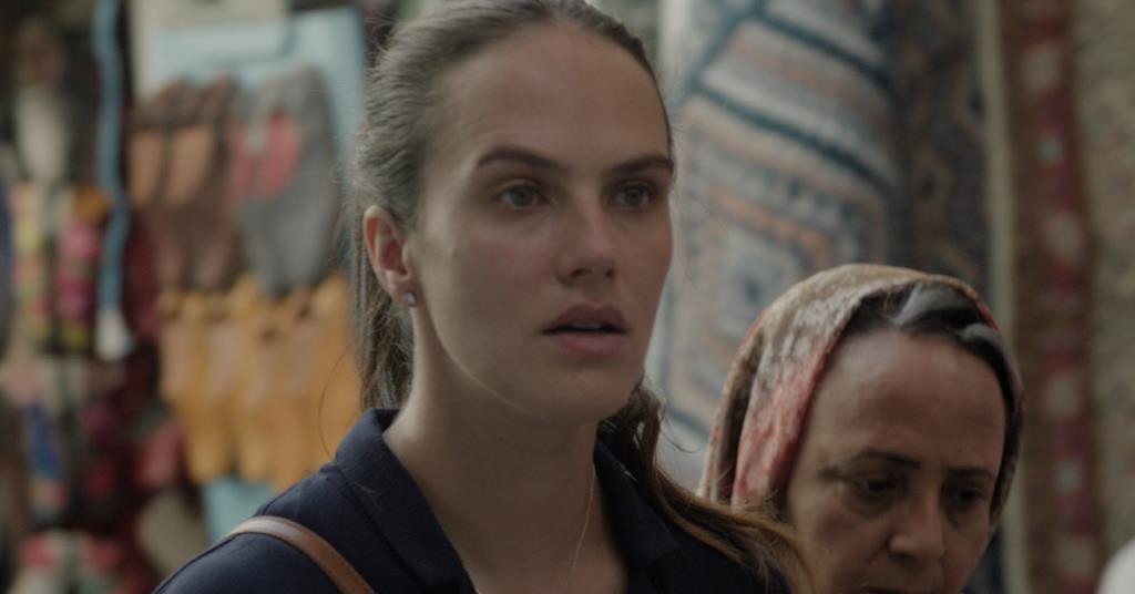 チュニジアのDhafer L'Abidine Laps 'Sophia'とJessica Brown Findlay（排他的）を含むキャスト