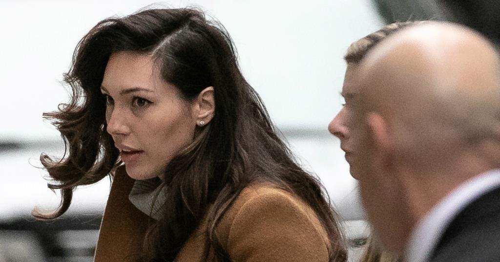 ผู้กล่าวหา Harvey Weinstein กล่าวว่าความสัมพันธ์ที่ "ซับซ้อน" ไม่ได้เปลี่ยนแปลงความจริงที่เธอถูกข่มขืน