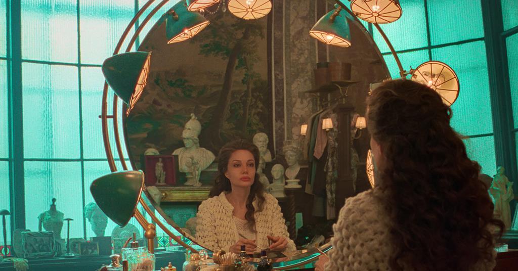 Netflix 為《瑪莉亞》設定了為期兩週的頒獎走廊戲院上映時間安潔莉娜裘莉主演
