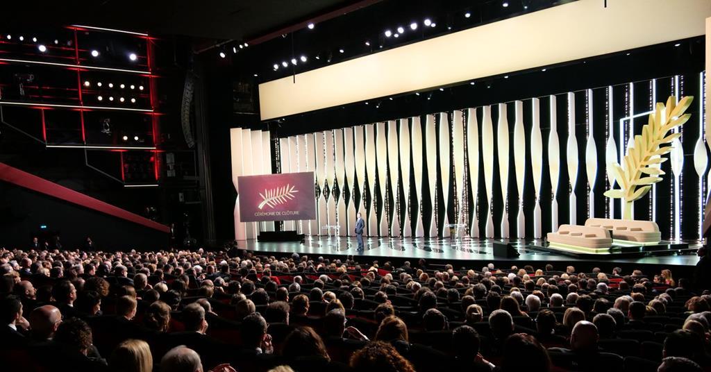 หน้าจอเผยให้เห็นนักวิจารณ์ตารางคณะลูกขุนเมืองคานส์ปี 2023