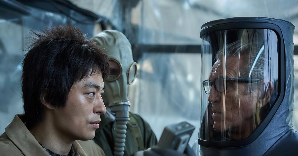 한국기업 케이무비, 거대로봇영화 ‘왕을 찾아서’ 부산 개봉 |  소식