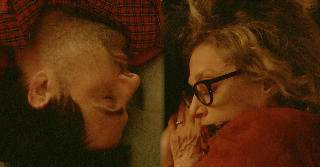 'Giữa những ngôi đền': Đánh giá Sundance