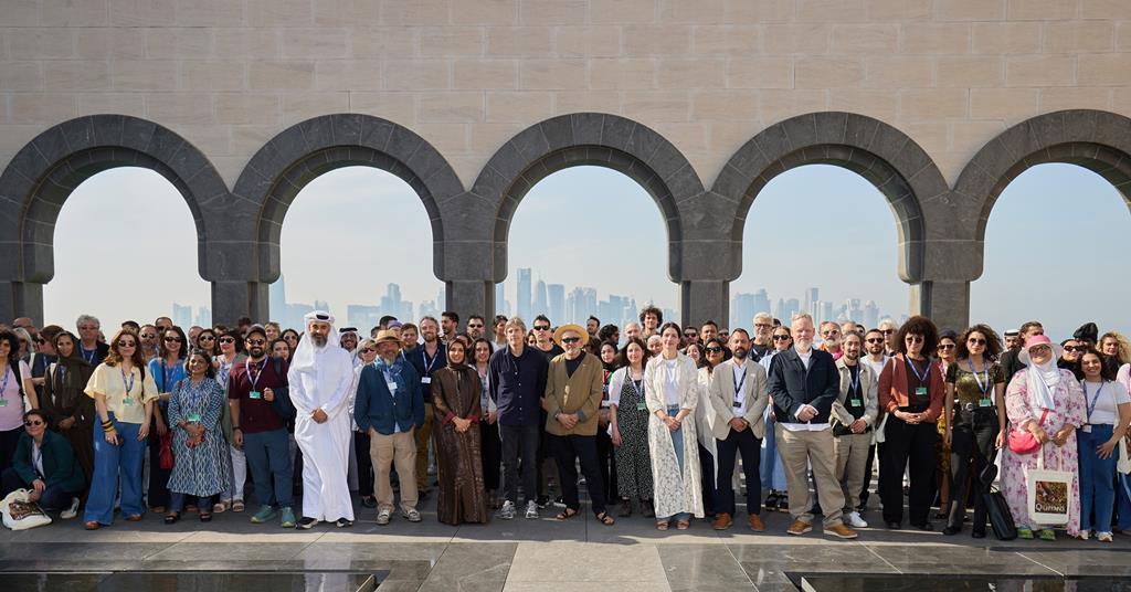 Qumra 2025在支持巴勒斯坦，特朗普关税笑话开始