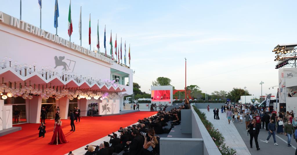 SAG-AFTRA 发布罢工规则，节日成为焦点