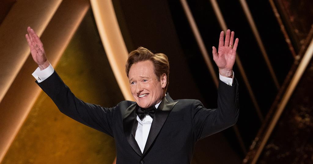 Người dẫn chương trình Academy Awards Conan O'Brien trong các bí mật của buổi lễ