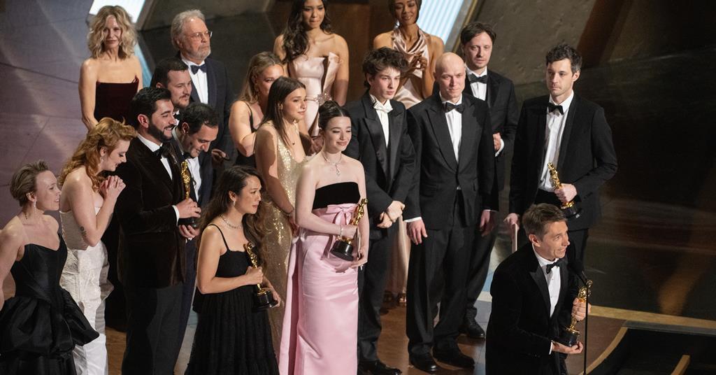 'Anora' และ Sean Baker ผู้ชนะรางวัลใหญ่ที่ 2025 Oscars