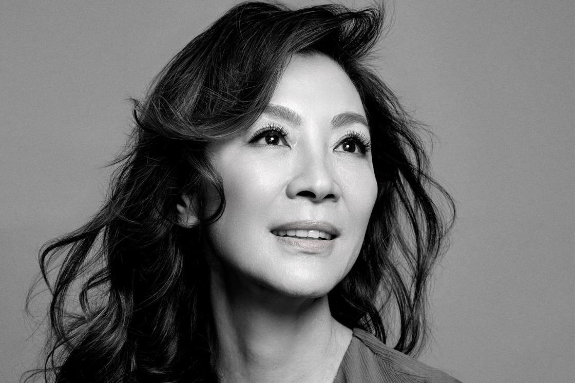 Michelle Yeoh Busan-ын Оны Азийн кино бүтээгчээр нэрлэгдлээ