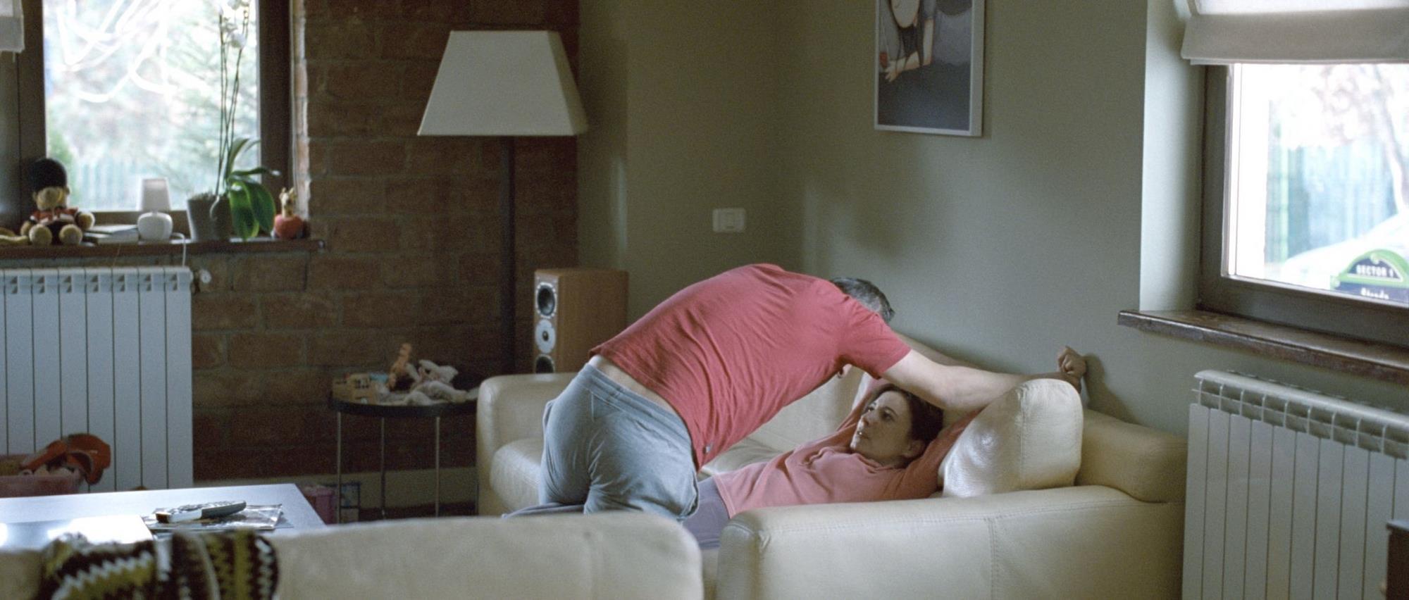 Tuesday After Christmas Marti Dupa Craciun Reviews Screen