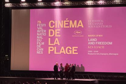Ken Loach speaking at the Cinéma de la Plage screening