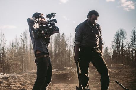 Director of photography Adolpho Veloso and Joel Edgerton on location for ‘Train Dreams’
