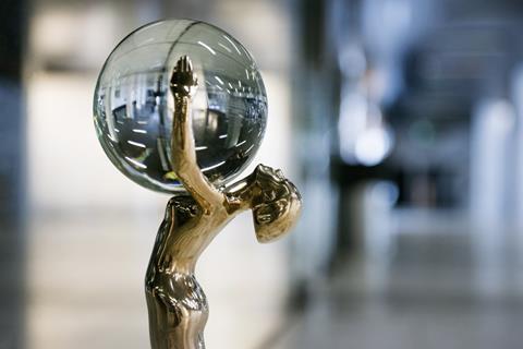 3233-crystal-globe-2019