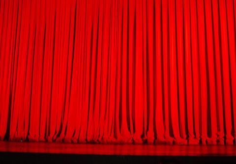 Oscars red curtain