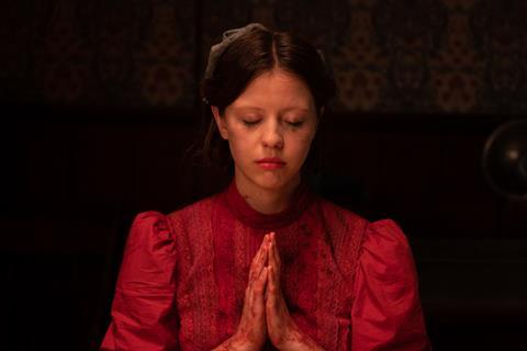 PEARL - Actress Mia Goth