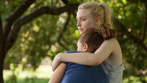 Very Good Girls Reviews Screen