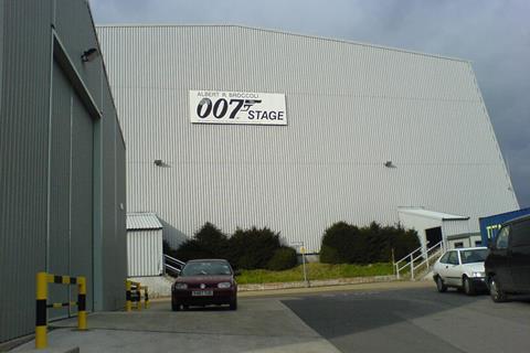 Pinewood Studios 007 stage c wiki commons