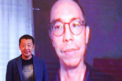 2021年6月12日，上海，第二十四届上海国际电影节 阿彼察邦·韦拉斯哈古导演大师班：对话贾樟柯。_1