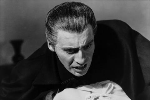 Dracula (photo Tom Edwards c Hammer)[3][2]