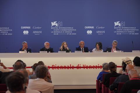 93332-PRESS_CONFERENCE_-_Juries__Credits_Andrea_Avezz___La_Biennale_di_Venezia_-_Foto_ASAC_