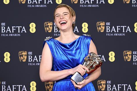 Jessie Buckley en los Bafta 2026