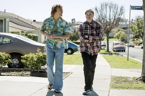 joaquin phoenix and director gus van sant dont worry he wont get far on foot credit scott patrick green