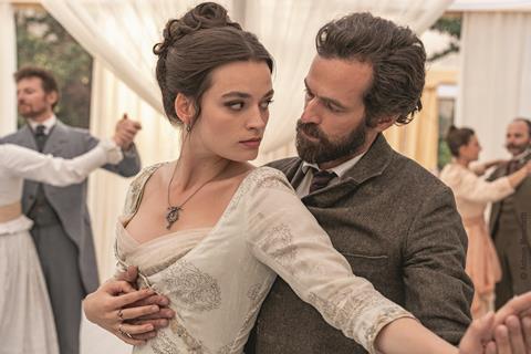 First Look Emma Mackey And Romain Duris In Eiffel Exclusive News Screen