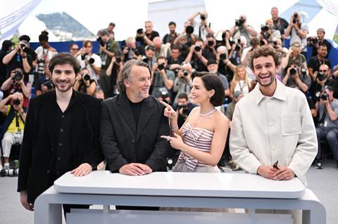 Richard Linklater with Guillaume Marbeck, Zoey Deutch and Aubry Dillon at the Nouvelle Vague Cannes photocall