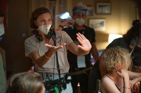 The Lost Daughter_Dir Maggie Gyllenhaal_BTS_TLD_Credit Yannis Drakoulidis:Netflix