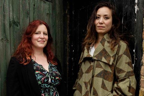 Ivana MacKinnon, Emily Leo