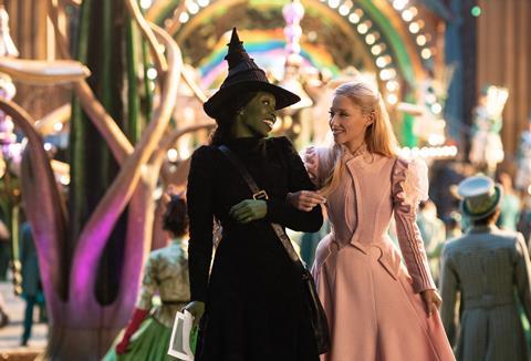 Elphaba and Glinda arrive in Emerald City